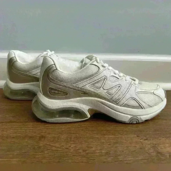 Brand new Michael Kors Sneakers - Picture 3 of 5